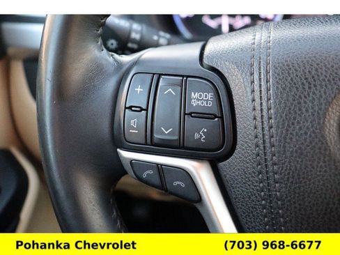 Used 2017 Toyota Highlander Limited image 10