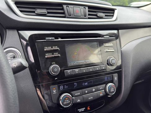 Used 2015 Nissan Rogue SV AWD/4WD image 12