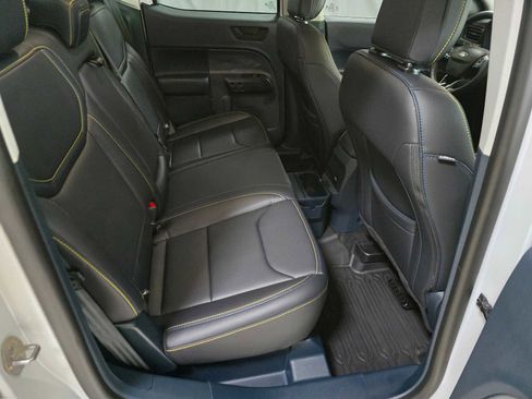 Used 2025 Ford Maverick Lobo AWD/4WD image 14