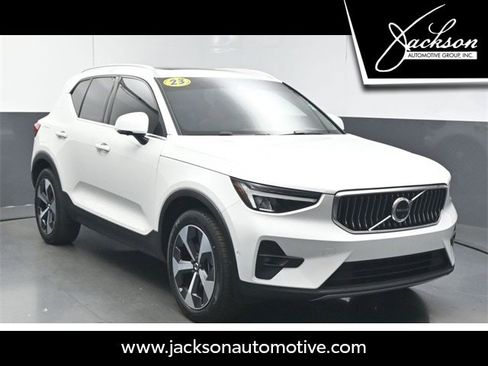 Used 2023 Volvo XC40 B5 Plus w/ Driver Assist Package image 1