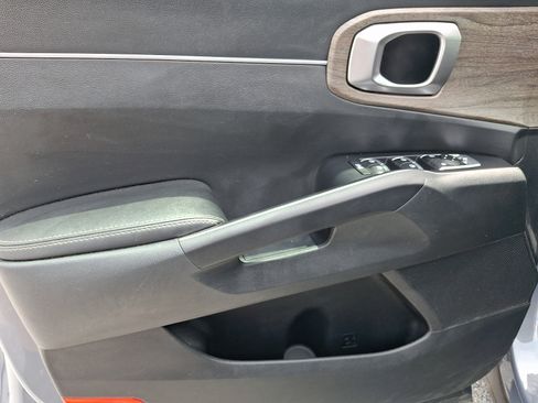 Used 2022 Kia Sorento S AWD/4WD image 12