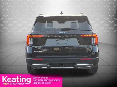 Used 2025 Ford Explorer Active w/ Active Comfort Package RWD image 7