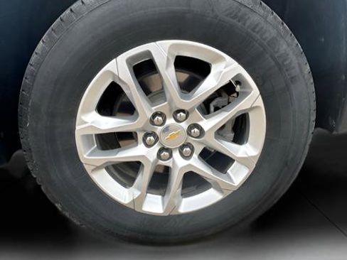Used 2020 Chevrolet Traverse LT image 24