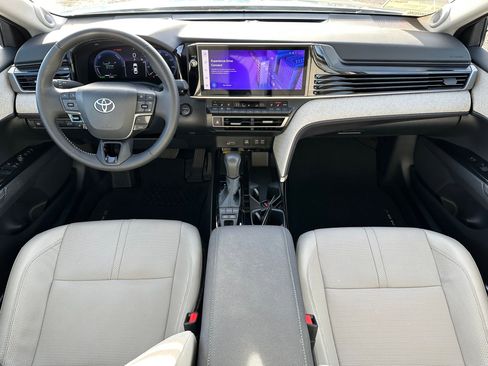 Used 2025 Toyota Camry XLE image 13