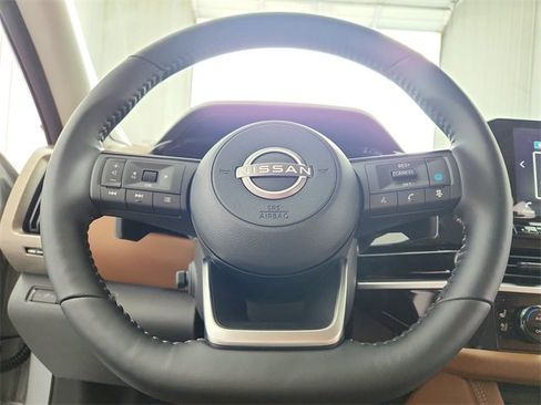 Used 2025 Nissan Pathfinder Platinum w/ Black Appearance Package image 24