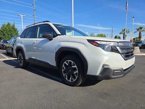 Used 2025 Subaru Forester Premium AWD/4WD image 2