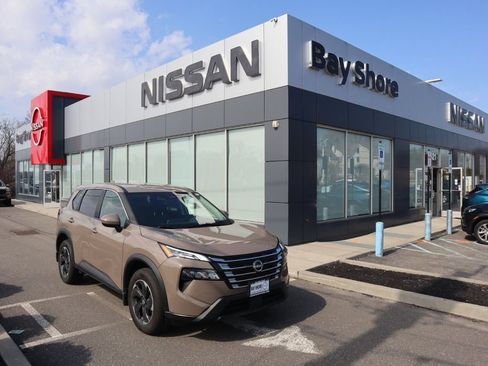 Certified 2025 Nissan Rogue SV AWD/4WD image 2