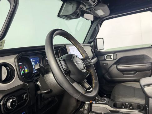 Used 2024 Jeep Wrangler Unlimited AWD/4WD image 21