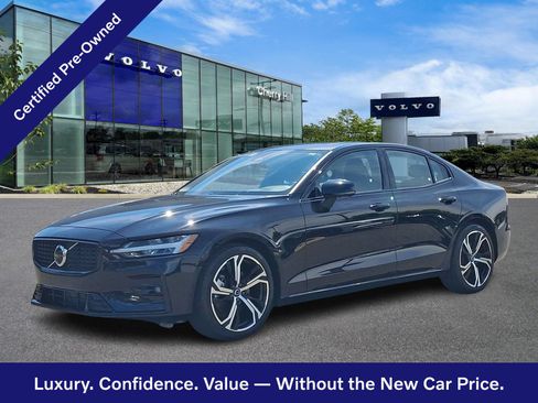 Certified 2025 Volvo S60 B5 Plus AWD/4WD image 3