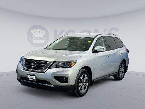 Used 2017 Nissan Pathfinder SL w/ SL Tech Package image 1