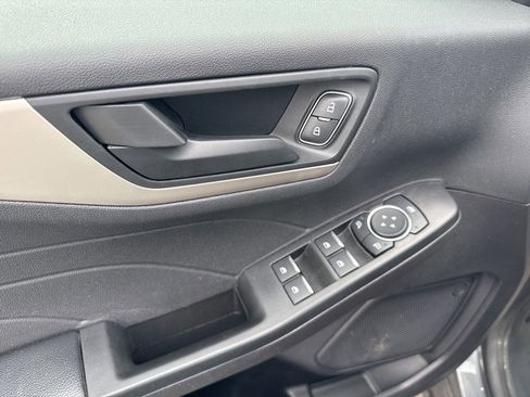 Used 2022 Ford Escape SE w/ Cold Weather Package image 15