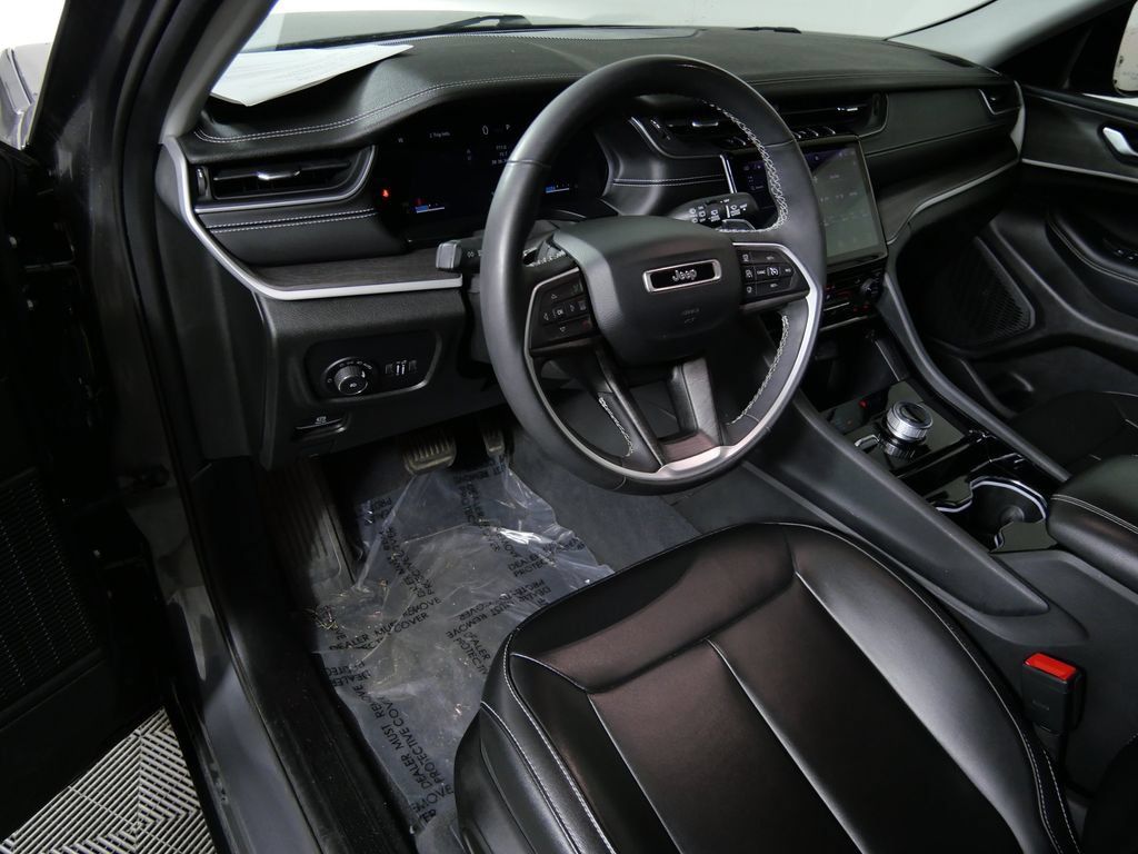 Used 2023 Jeep Grand Cherokee Limited AWD/4WD image 13