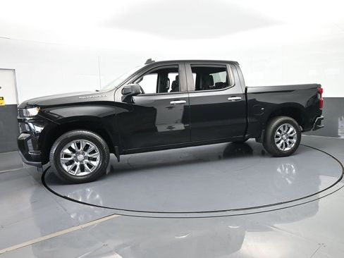 Used 2020 Chevrolet Silverado 1500 Custom w/ Custom Value Package image 2