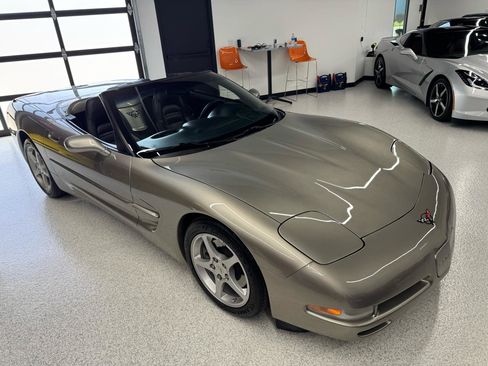 Used 2001 Chevrolet Corvette Convertible w/ Preferred Equipment Group2 RWD image 19