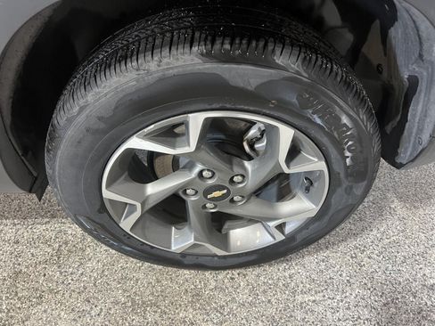 Used 2025 Chevrolet Trax LT FWD image 27