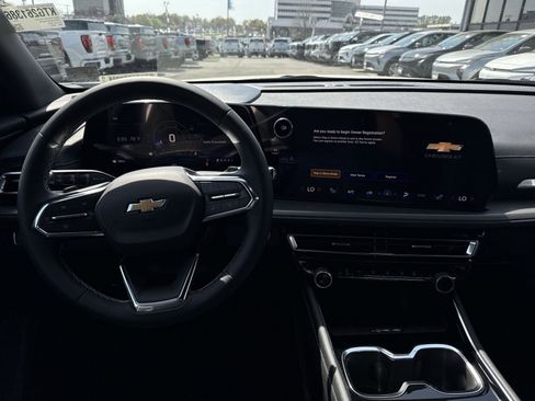 New 2026 Chevrolet Traverse LT w/ Driver Confidence Package FWD image 16