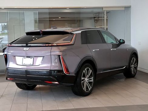 Used 2026 Cadillac Lyriq Luxury AWD/4WD image 6