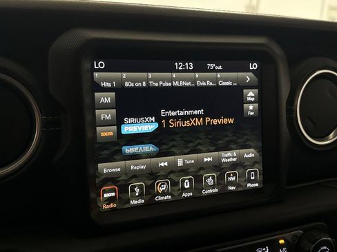 Used 2018 Jeep Wrangler Unlimited Sahara AWD/4WD image 14