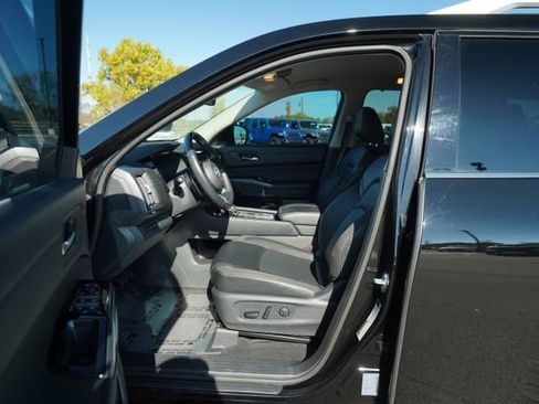 Used 2023 Nissan Pathfinder SL image 12