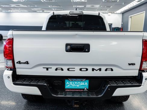 Used 2017 Toyota Tacoma TRD Off-Road AWD/4WD image 6