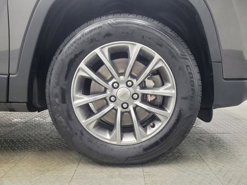 Used 2020 Jeep Cherokee Latitude Plus w/ Cold Weather Group image 31