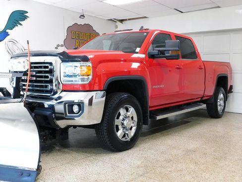 Used 2018 GMC Sierra 2500 SLE w/ HD SLE Preferred Plus Package AWD/4WD image 2