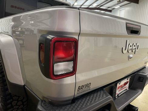 Used 2022 Jeep Gladiator Overland w/ Cold Weather Group AWD/4WD image 24