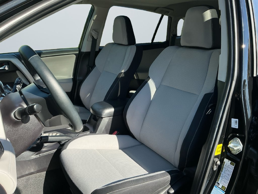 Used 2016 Toyota RAV4 XLE AWD/4WD image 10