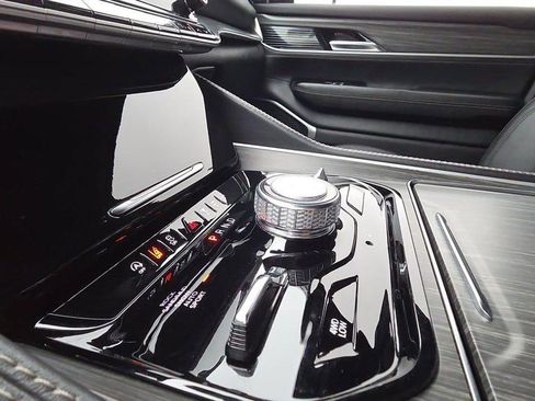 Used 2023 Jeep Wagoneer Series III w/ Preferred Equipment Group image 18