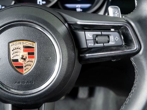 Certified 2025 Porsche Macan image 11