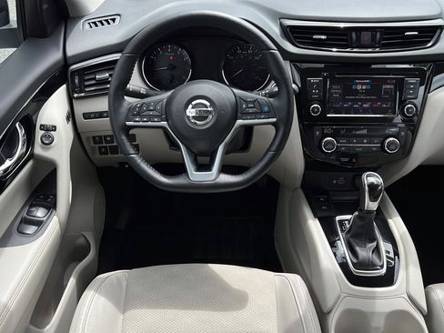 Used 2021 Nissan Rogue Sport SV w/ Technology Package FWD image 15