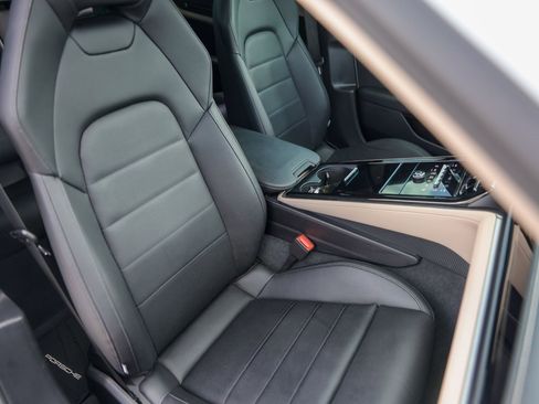 Used 2024 Porsche Panamera image 30