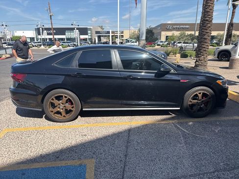 Used 2021 Volkswagen Jetta GLI image 2