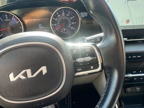 Used 2022 Kia Carnival EX FWD image 21