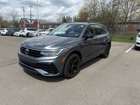 Used 2024 Volkswagen Tiguan SE R-Line image 3