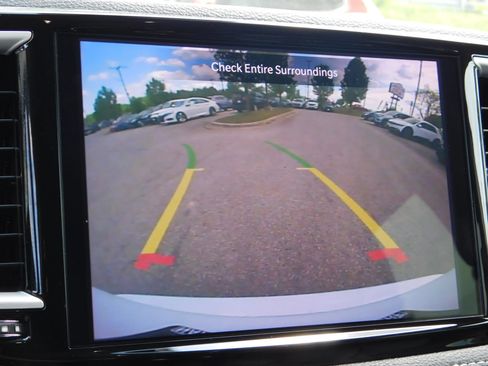 Used 2024 Chrysler Pacifica Limited FWD image 23