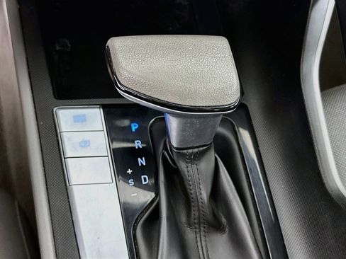 Used 2021 Hyundai Elantra SE FWD image 18
