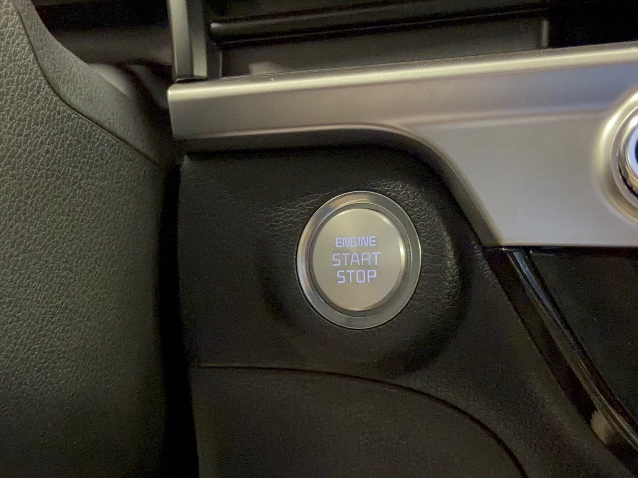 Used 2024 Kia Telluride EX w/ EX Captain's Chair Package FWD image 20
