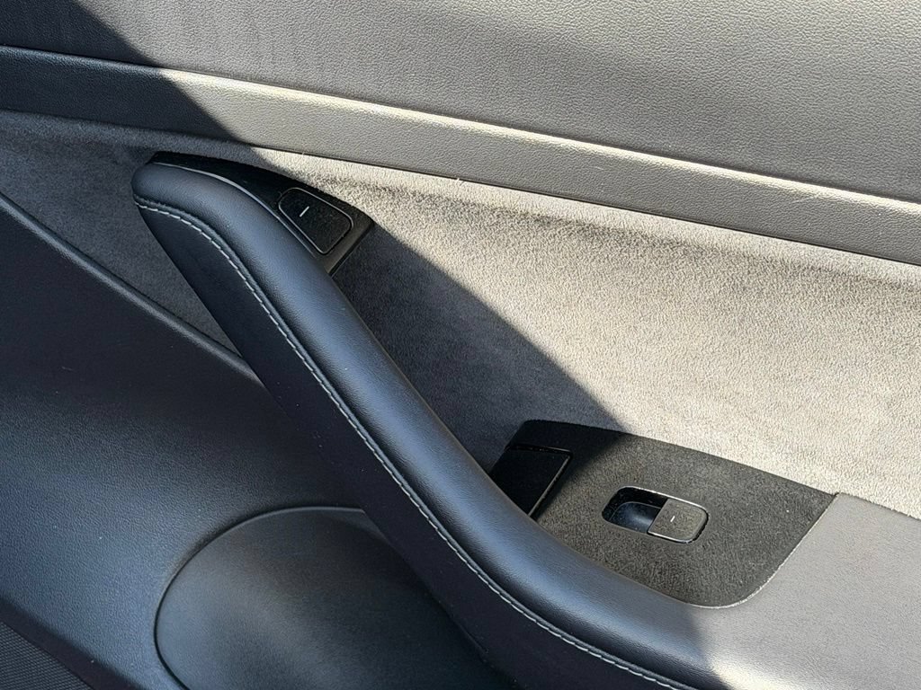 Used 2020 Tesla Model 3 Standard Range RWD image 37