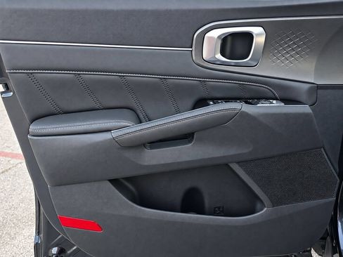 Used 2023 Kia Sorento SX AWD/4WD image 13