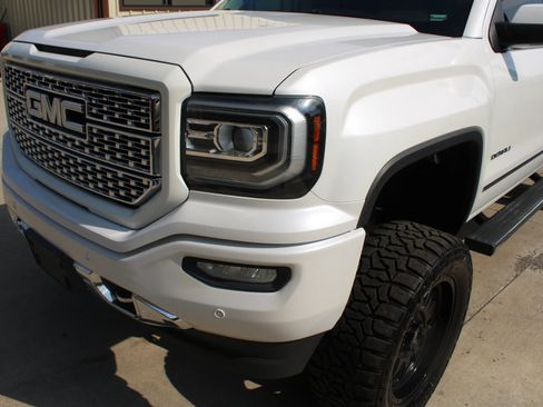 Used 2017 GMC Sierra 1500 Denali w/ Denali Ultimate Package AWD/4WD image 3