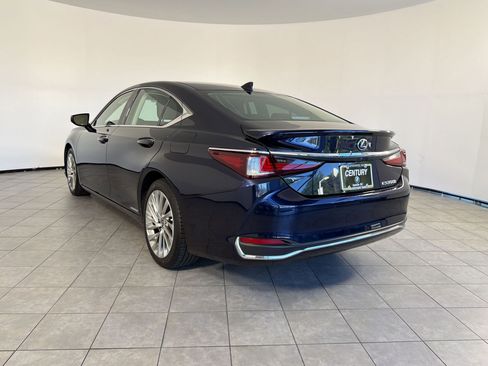 Used 2020 Lexus ES 300h w/ Luxury Package FWD image 3