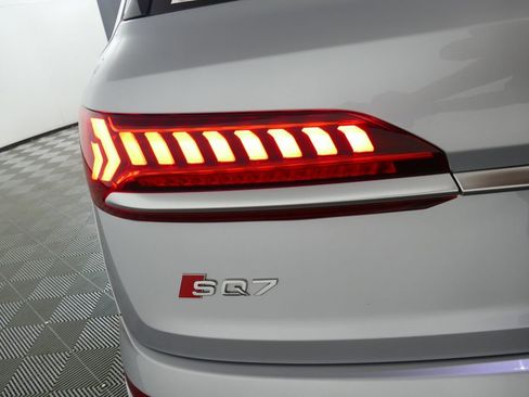 Used 2022 Audi SQ7 Prestige AWD/4WD image 2