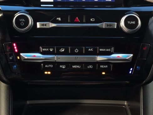 Used 2023 Ford Explorer Limited w/ Limited Technology Package image 25