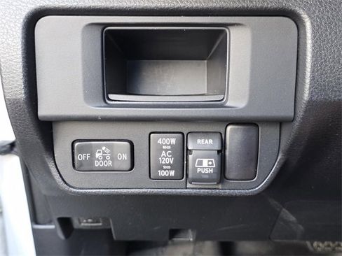 Used 2017 Toyota Tacoma TRD Off-Road image 19