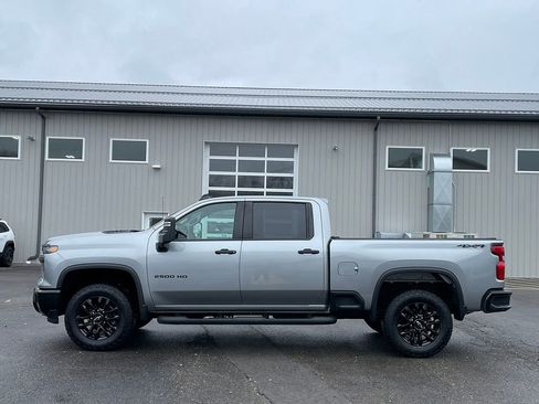 Used 2025 Chevrolet Silverado 2500 Custom w/ Custom Value Package image 14