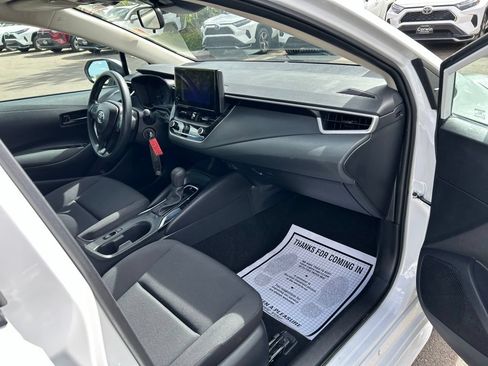 Used 2025 Toyota Corolla LE FWD image 12