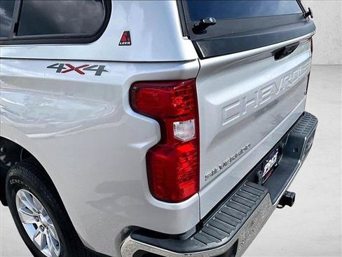 Used 2022 Chevrolet Silverado 1500 LT AWD/4WD image 29