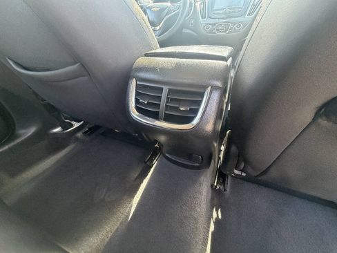 Used 2017 Chevrolet Malibu LT FWD image 28