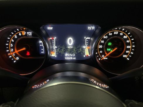 Used 2018 Jeep Wrangler Unlimited Sahara AWD/4WD image 12